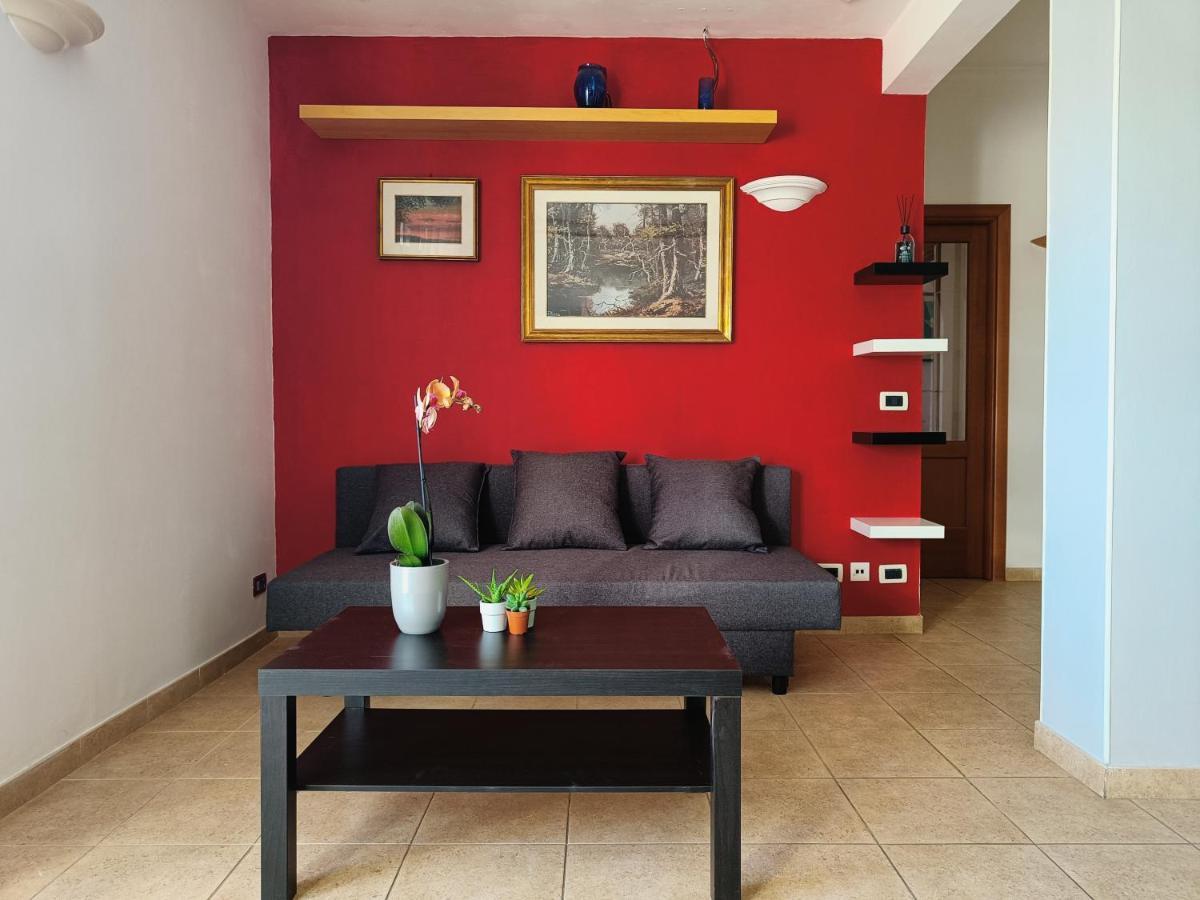 Apartment Avellini - Delightful And Spacious With Terrace - Near Metro A Cornelia