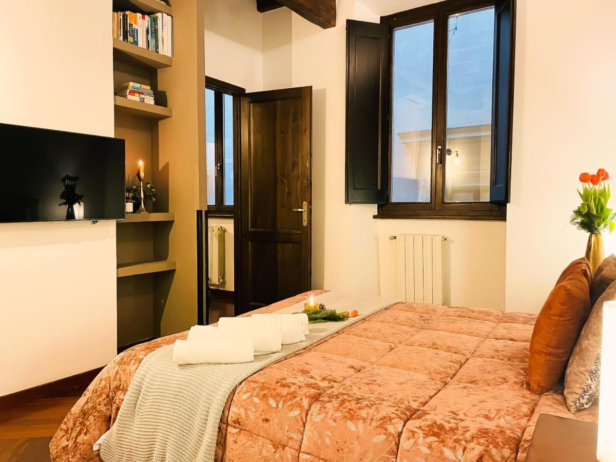 Apartment Trevi Fountain Stylish