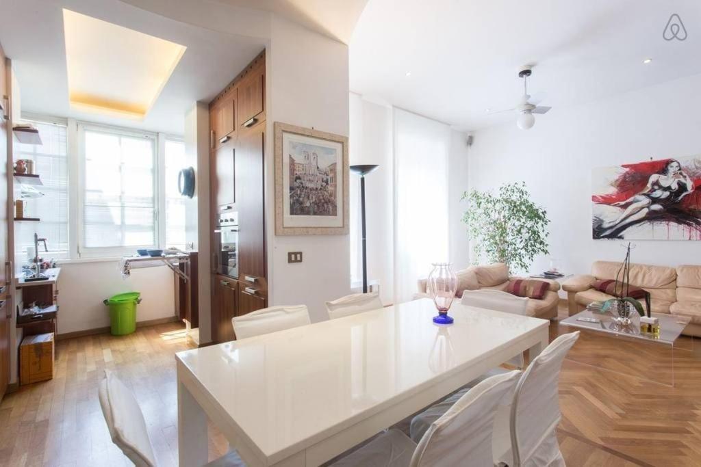 Apartment Vatican Ideal For Family/couple, A/c, Jacuzzi