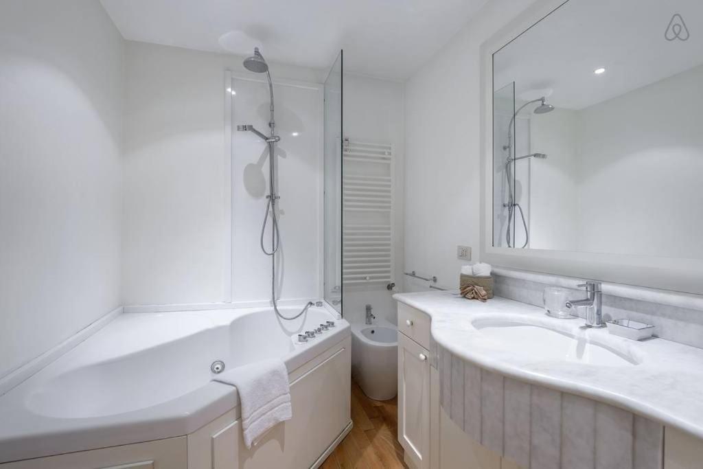 Vatican Ideal For Family/couple, A/c, Jacuzzi *