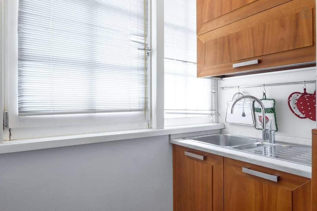 Apartment Vatican Ideal For Family/couple, A/c, Jacuzzi *