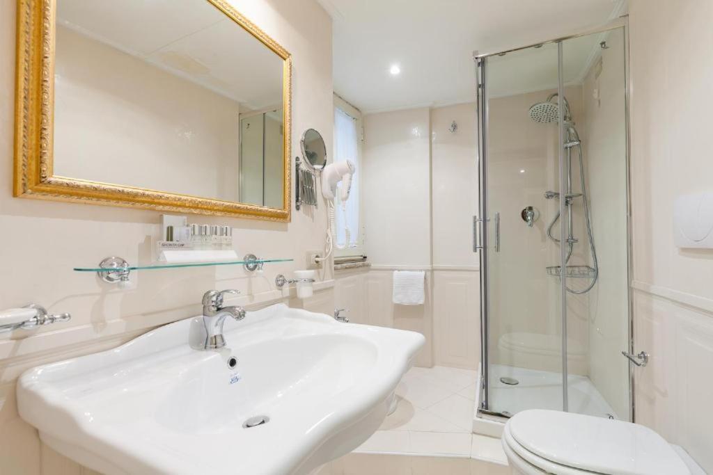 Dimora Frattina Guest house Rome