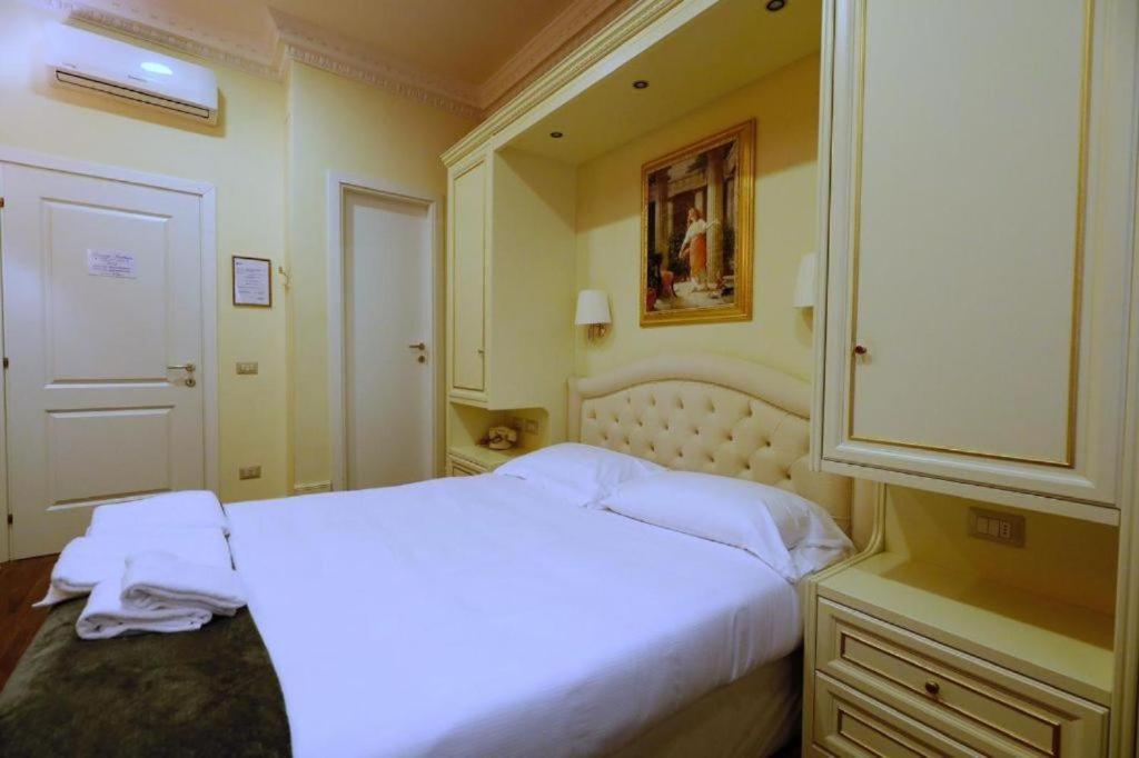 Guest house Dimora Frattina Rome
