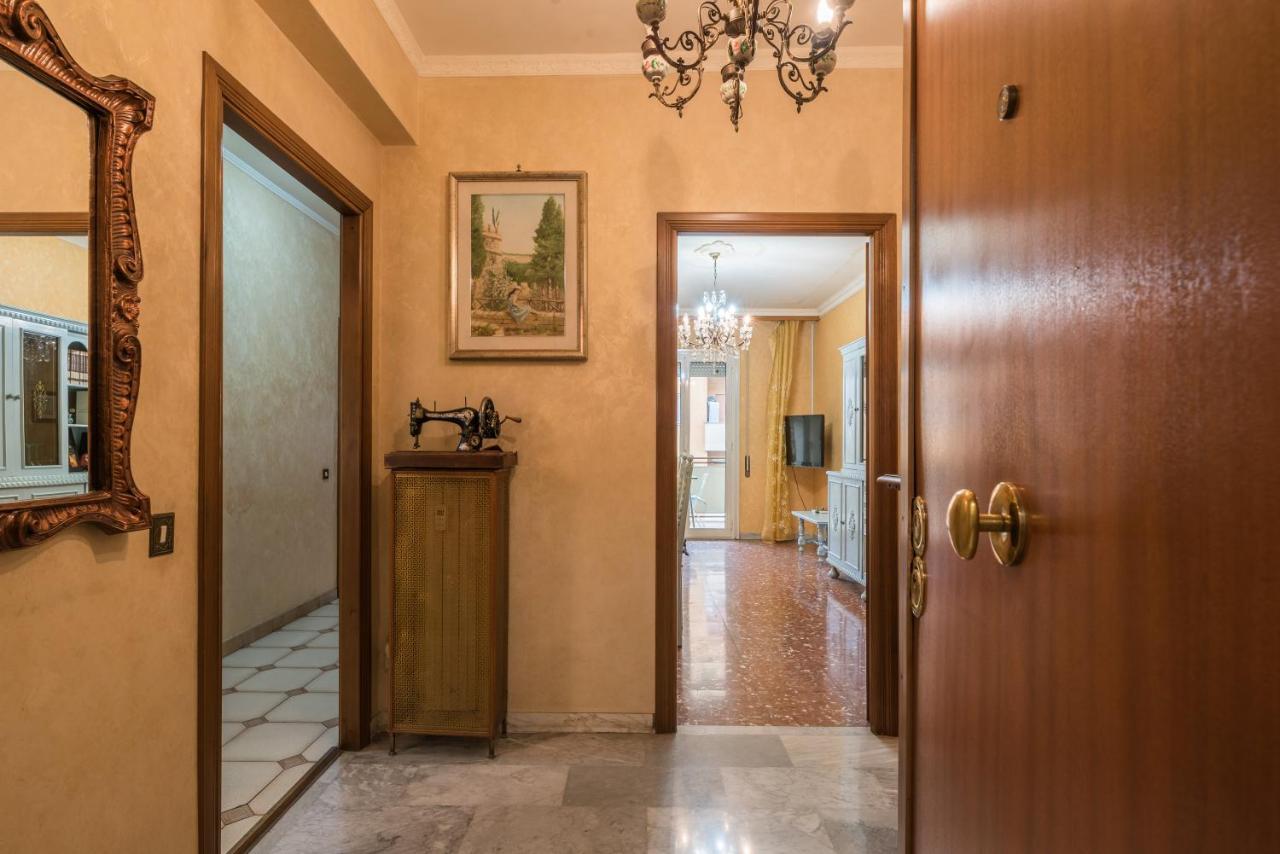 Apartment Altido Classic Style Flat With Balcony *
