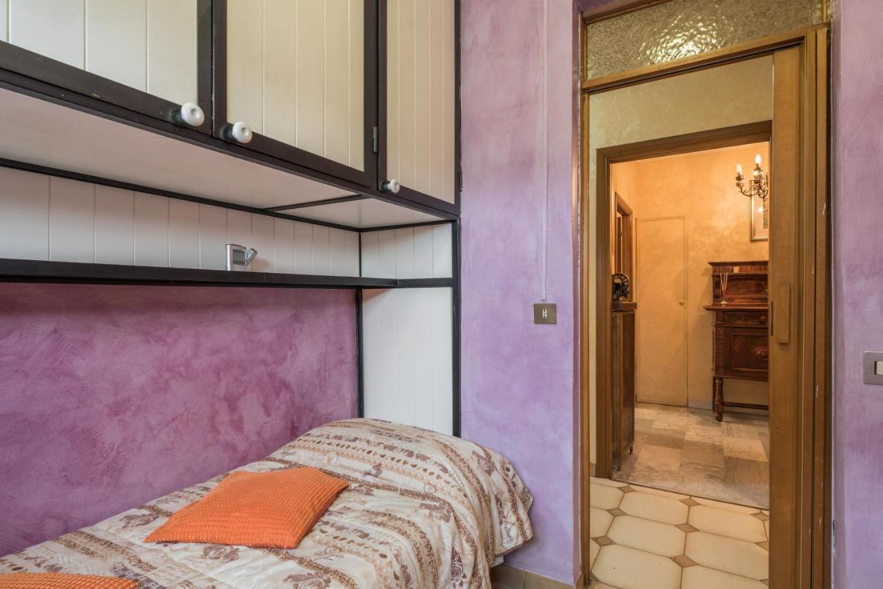 Apartment Altido Classic Style Flat With Balcony