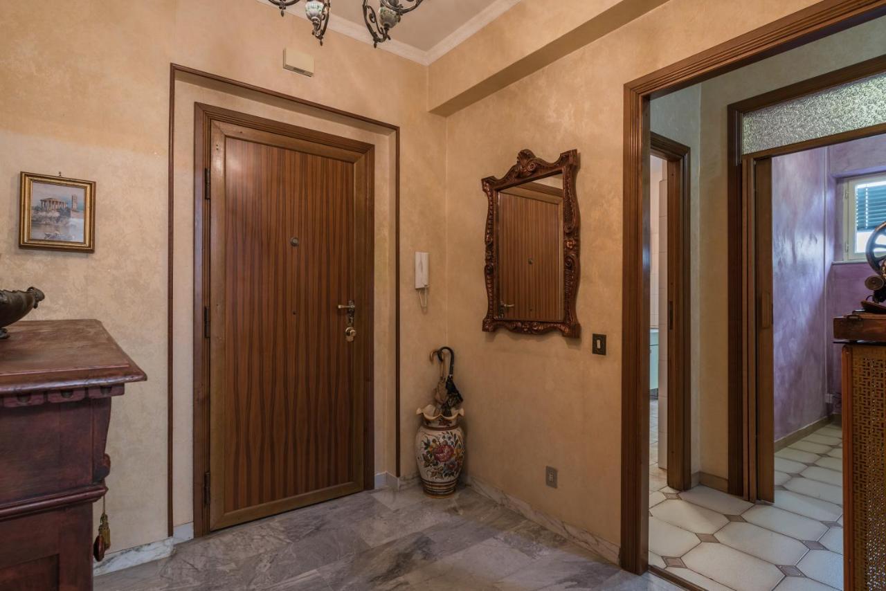 Altido Classic Style Flat With Balcony Apartment *