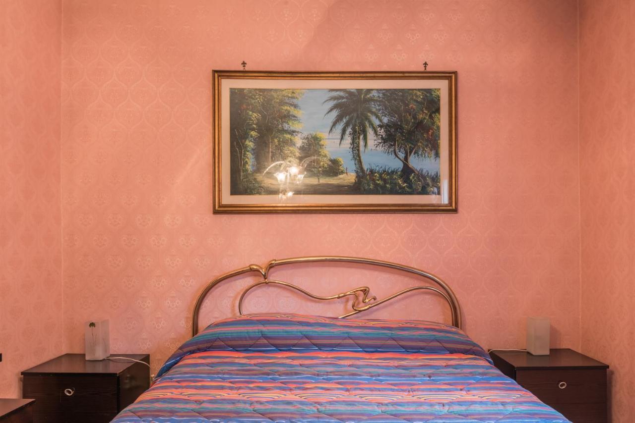 Altido Classic Style Flat With Balcony Apartment