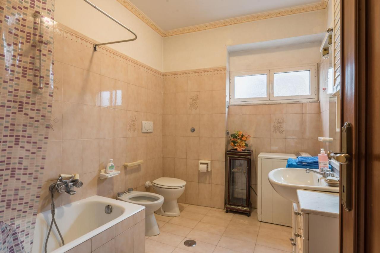 Apartment Altido Classic Style Flat With Balcony