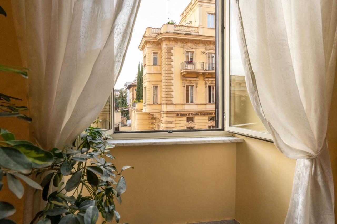 Ampio Con Vinili In Centro Storico Roma