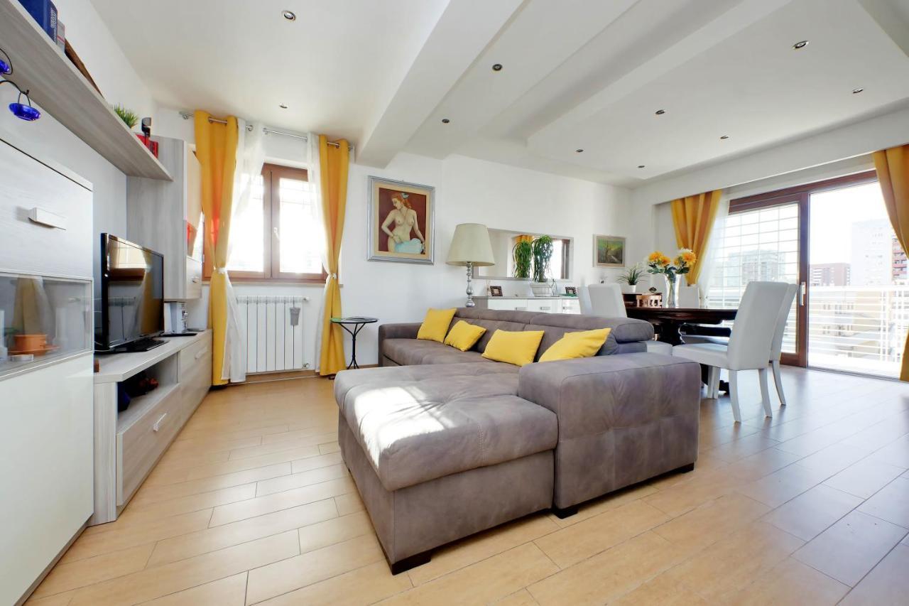 Chic Penthouse On Two Floors Apartment *