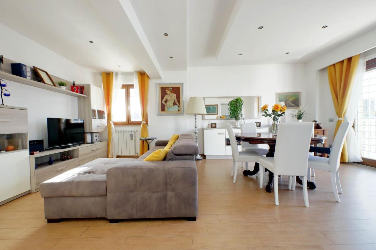 Chic Penthouse On Two Floors Roma
