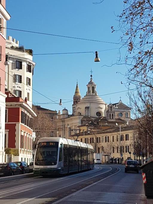 Stylish Loft - Colosseum 4 Min Walk -3 Beds -sleeps Up To 6 People Apartment