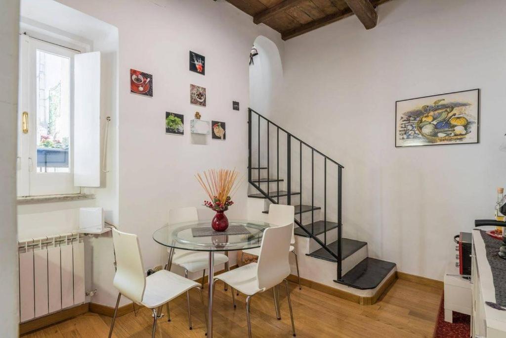 - Campo De' Fiori Apartment