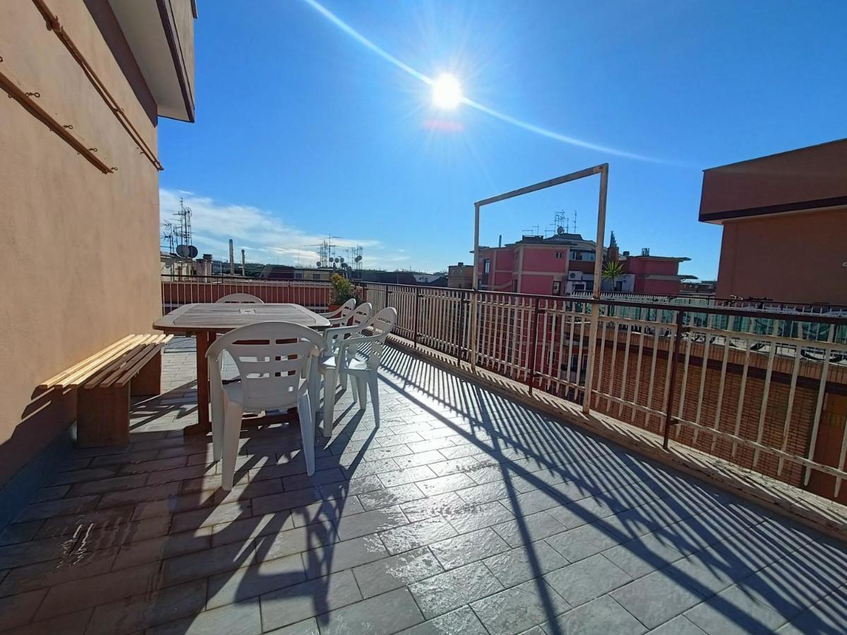 Avellini - Delightful And Spacious With Terrace - Near Metro A Cornelia Apartment