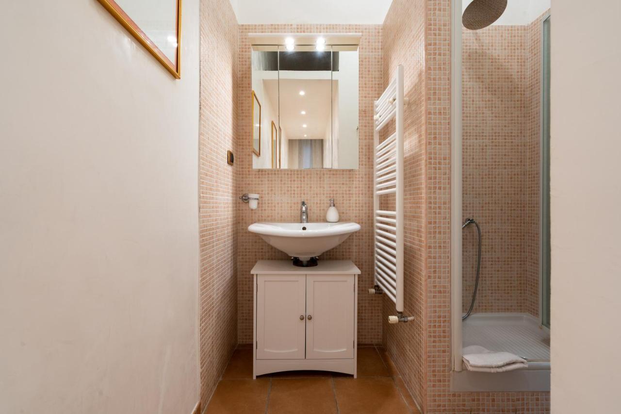 Ampio Con Vinili In Centro Storico Roma
