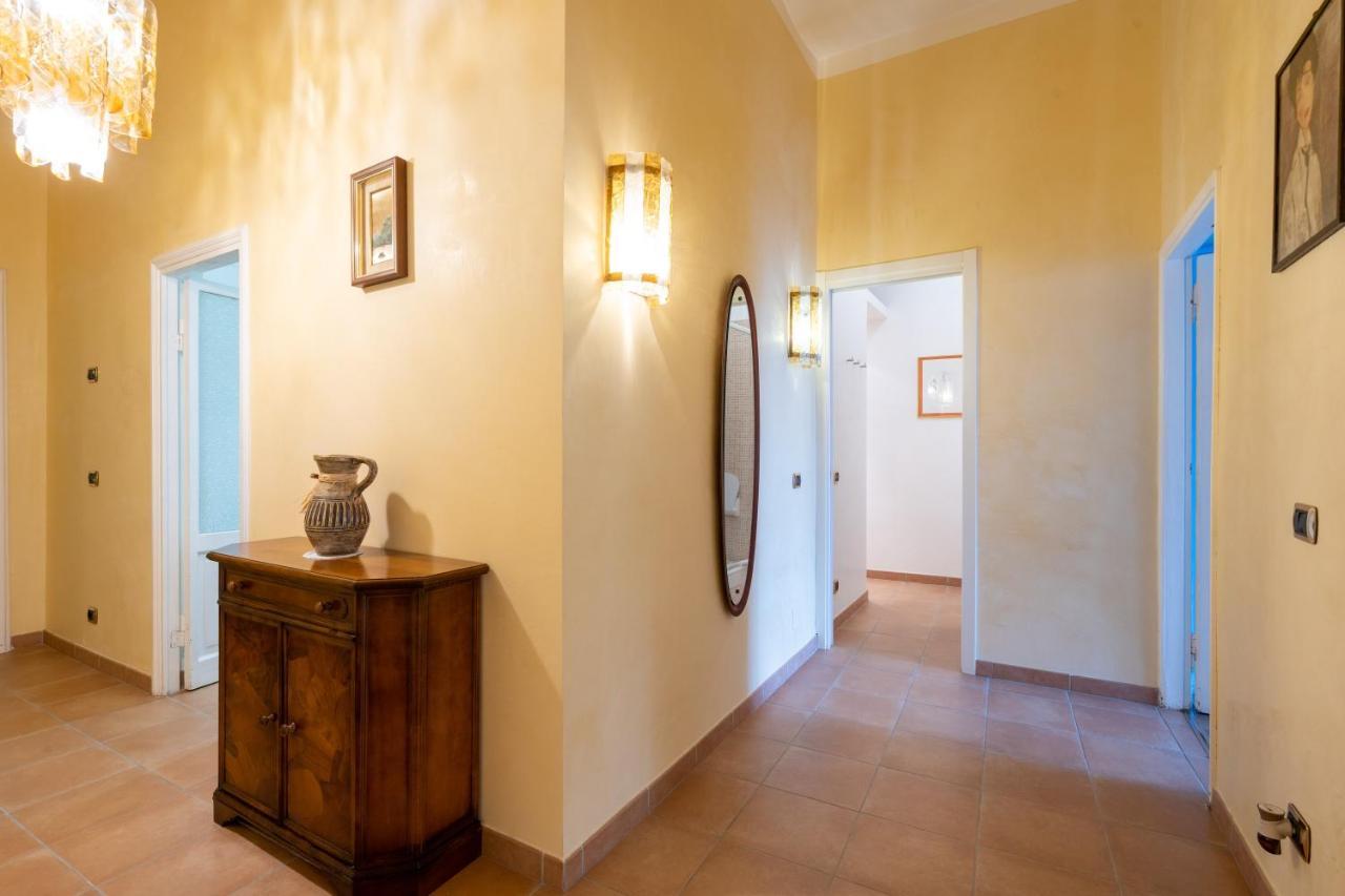Ampio Con Vinili In Centro Storico Appartamento