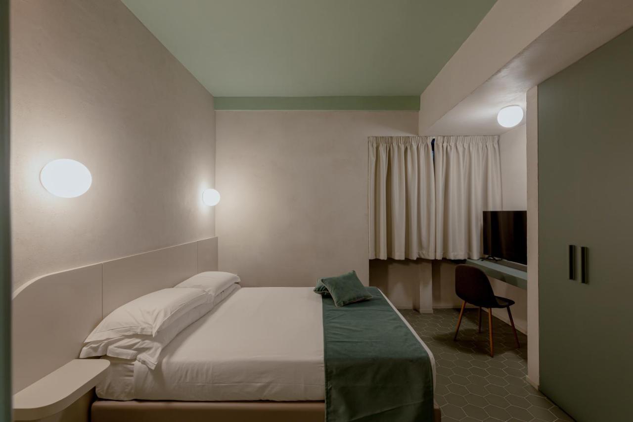 Apartment Design With Private Pool In Campo Dei Fiori *