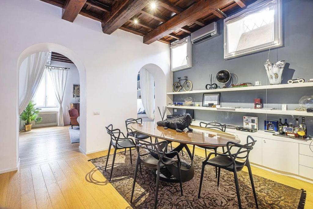 - Piazza Navona Apartment