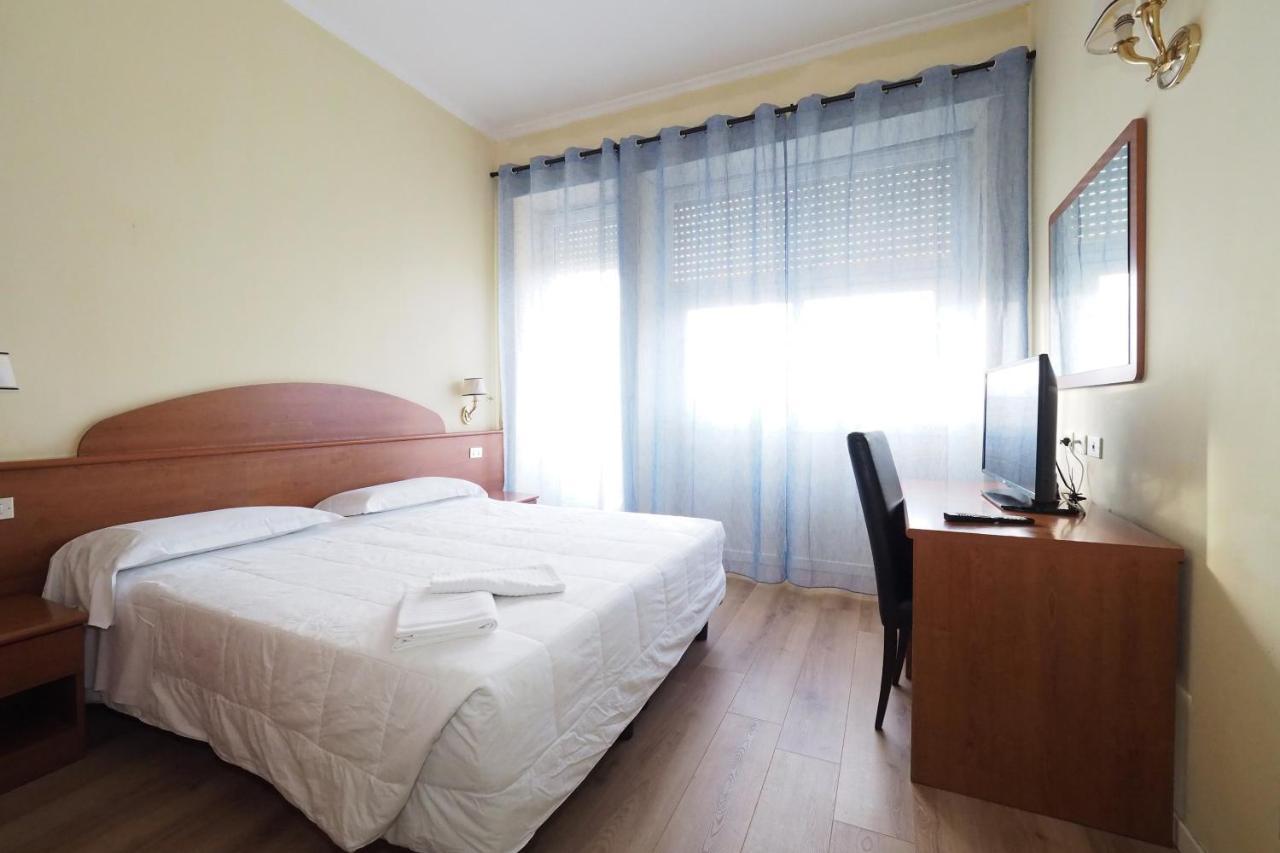 Laura Hotel 3*