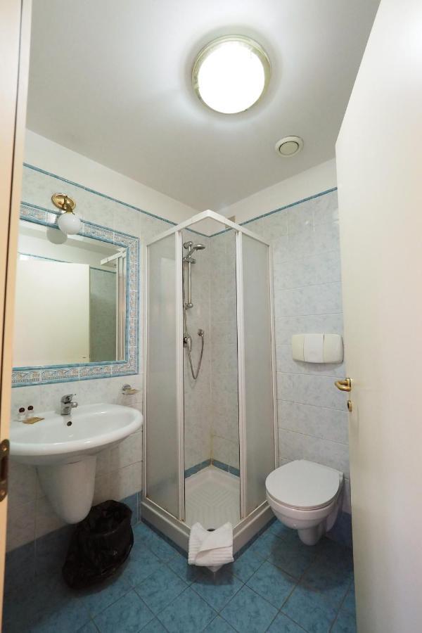 Laura Hotel 3*