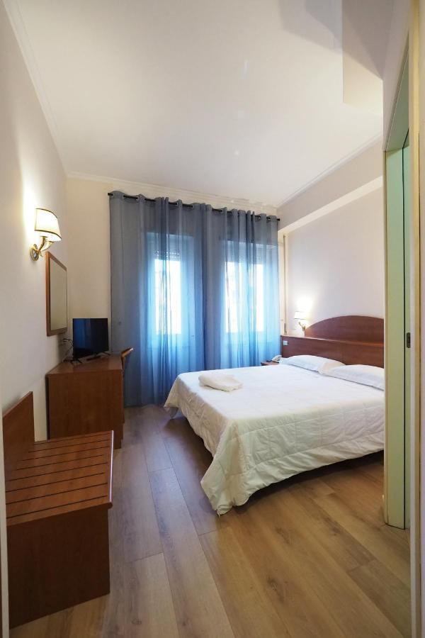 Laura 3* Rome