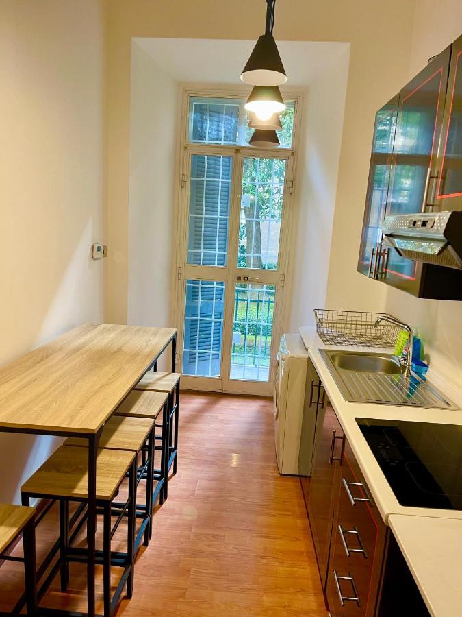 Apartment Parisa House *