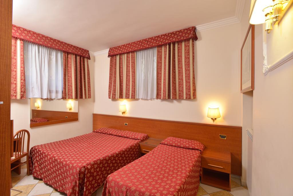 Chicago 2* Rome