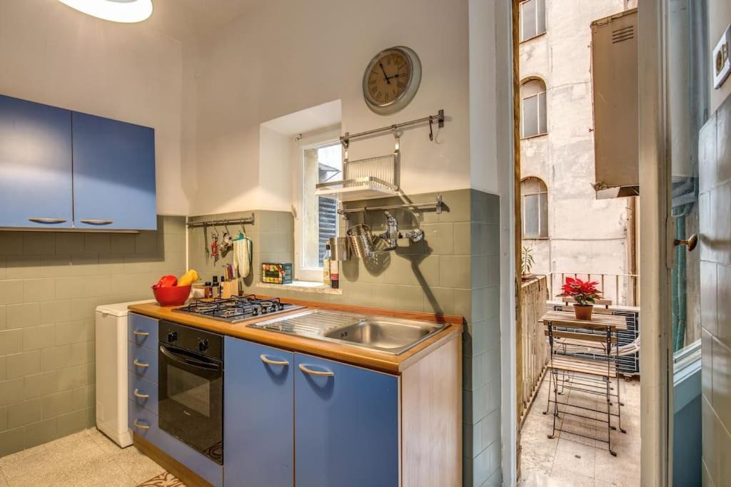 Monti Coliseum 2nd Floor 3 Bedroom Apartment Rome