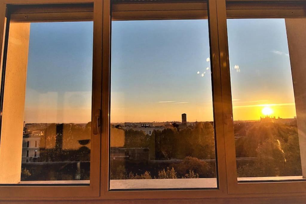 Penthouse Near Rome, Free Parking. Apartment Rome