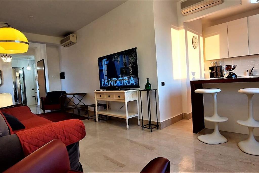 Penthouse Near Rome, Free Parking. Apartment *