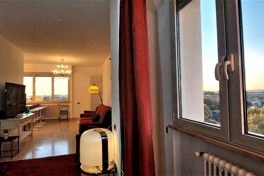 Penthouse Near Rome, Free Parking. Apartment Rome