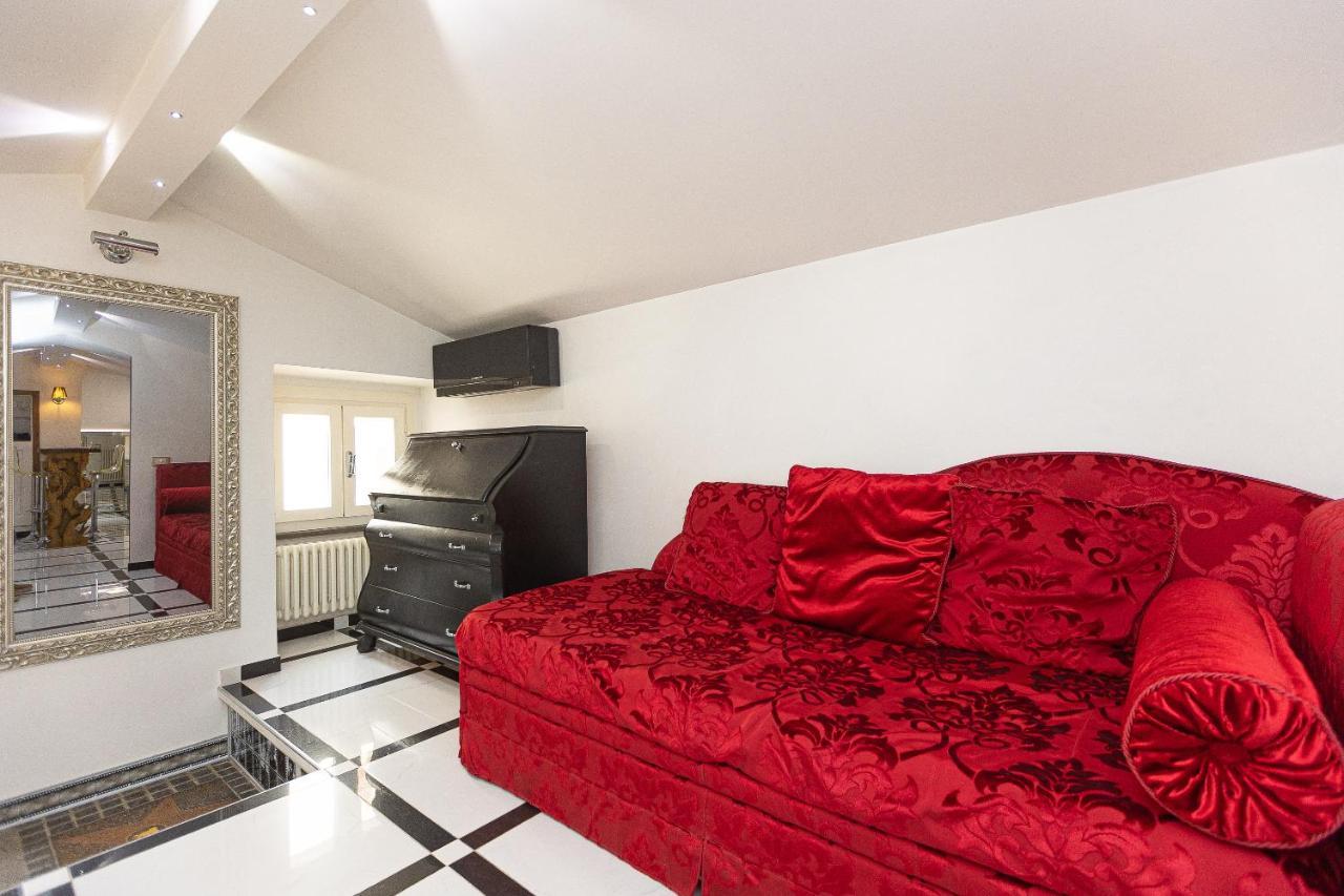 Star By In Apartment Rome