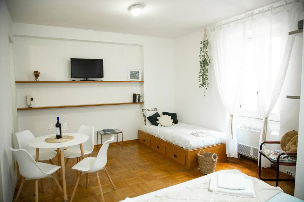 Shabby Shic Studio Al Palatino Apartment *