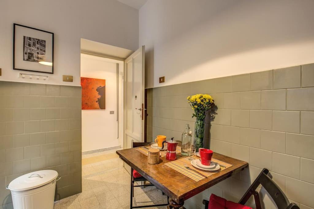 Monti Coliseum 2nd Floor 3 Bedroom Apartment Rome
