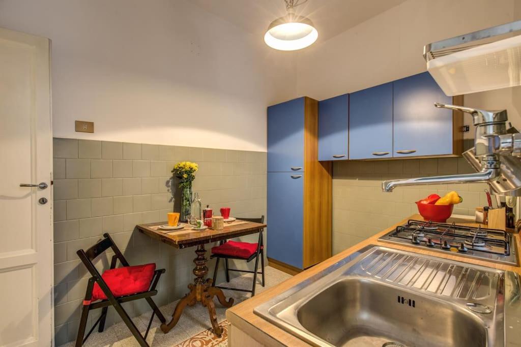 Monti Coliseum 2nd Floor 3 Bedroom * Rome