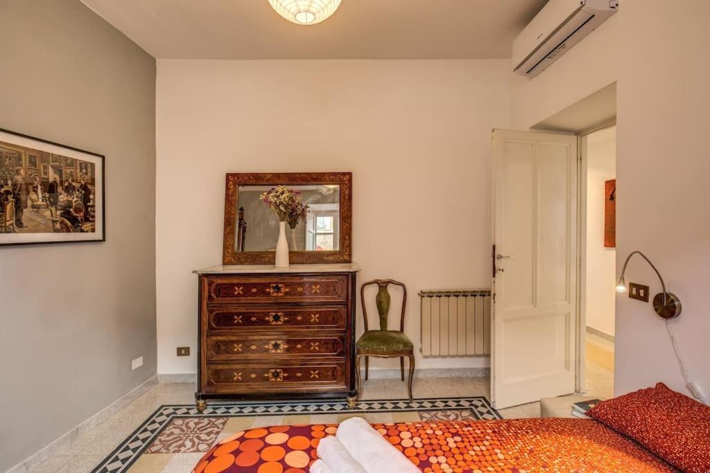 Monti Coliseum 2nd Floor 3 Bedroom * Rome