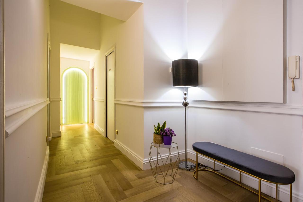 Hold - Luxury Bed & Breakfast Rome