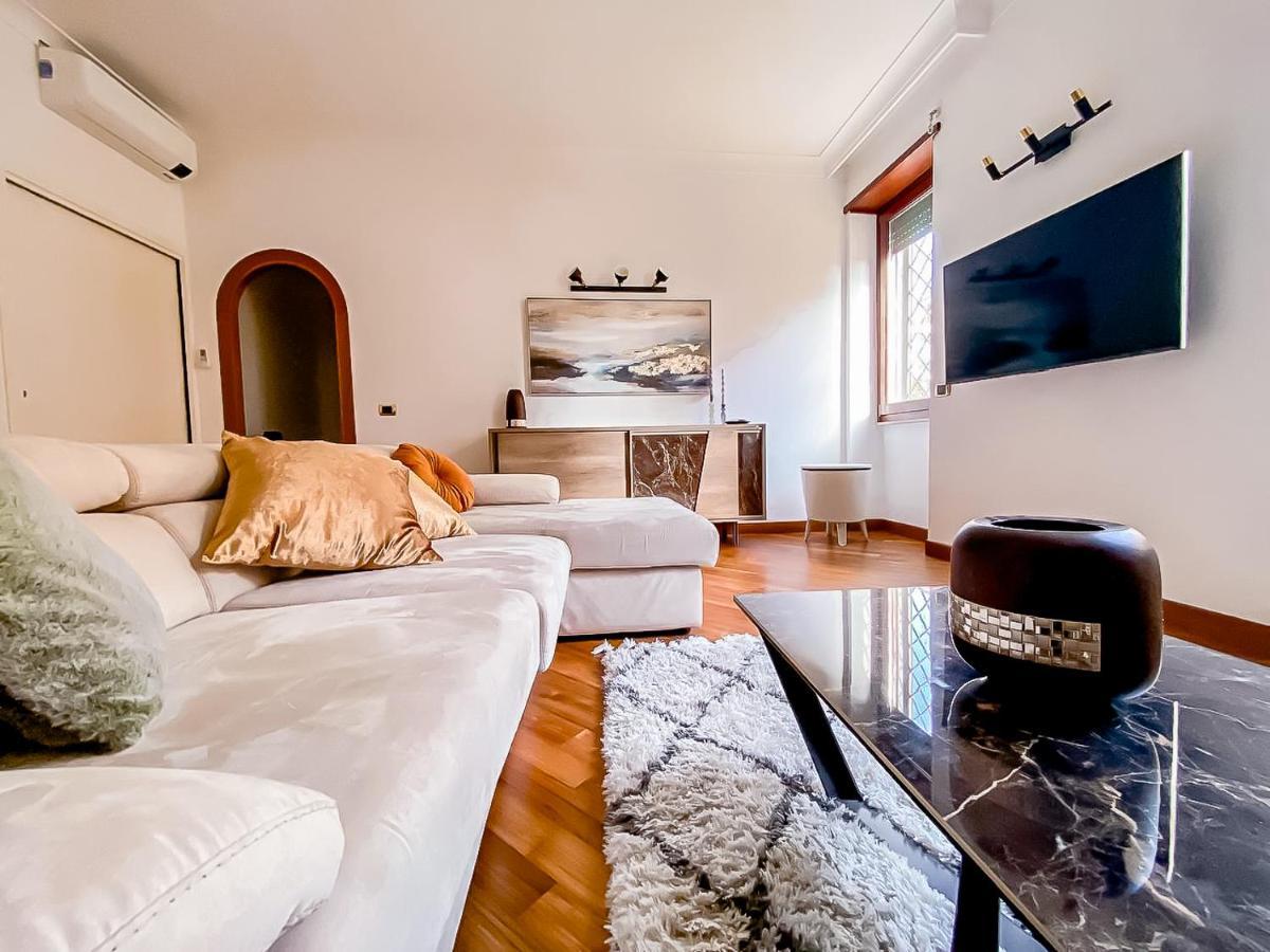Apartment Piramide Luxury Colosseum Rome