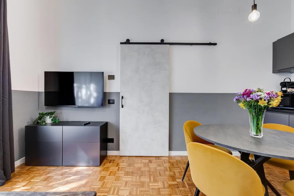 Classy In The Richest Apartment Rome