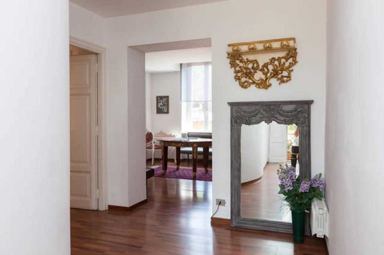 Spanish Steps Corner Apartment Rome