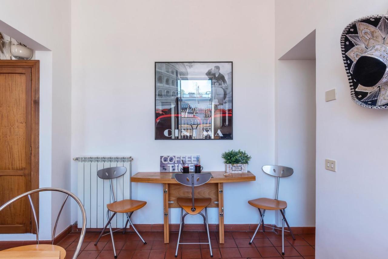 Spanish Steps Corner Apartment *