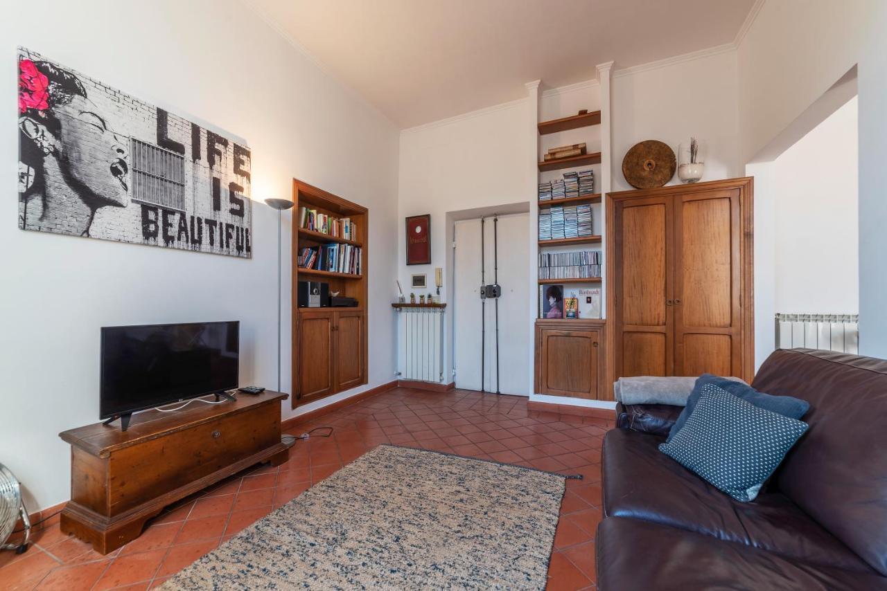Spanish Steps Corner Apartment