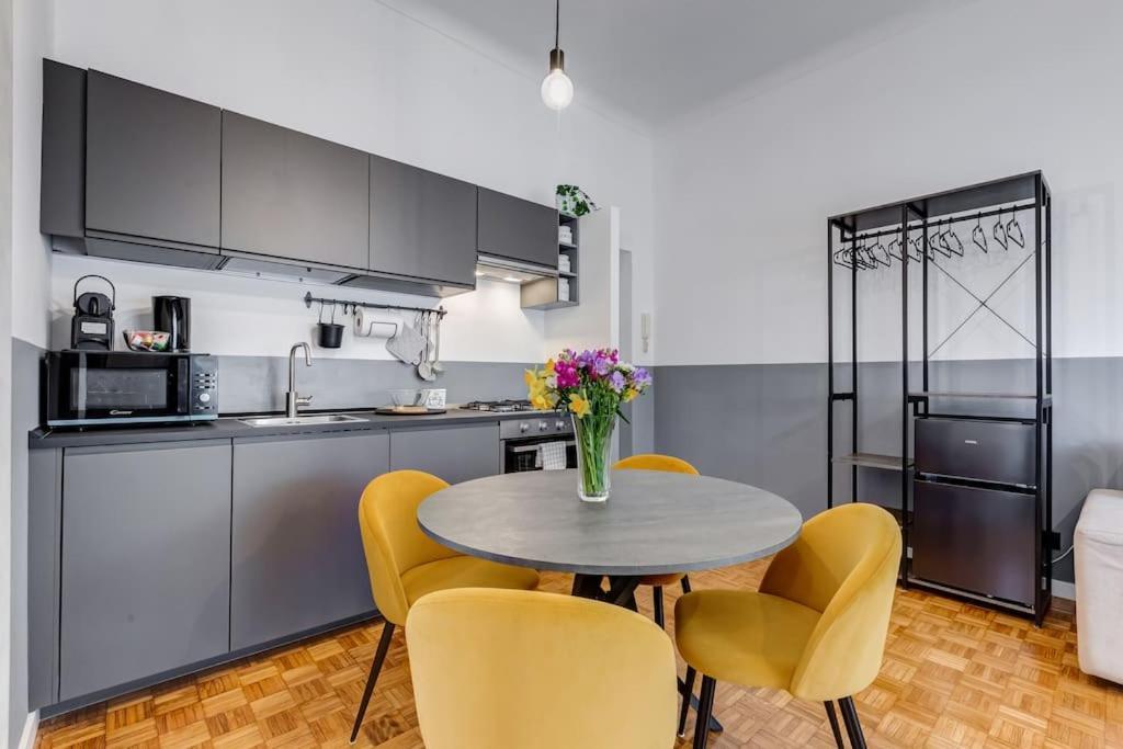 Classy In The Richest Apartment Rome