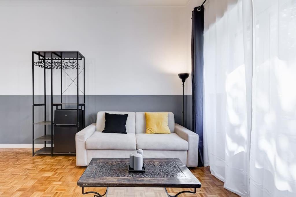 Classy In The Richest Apartment Rome