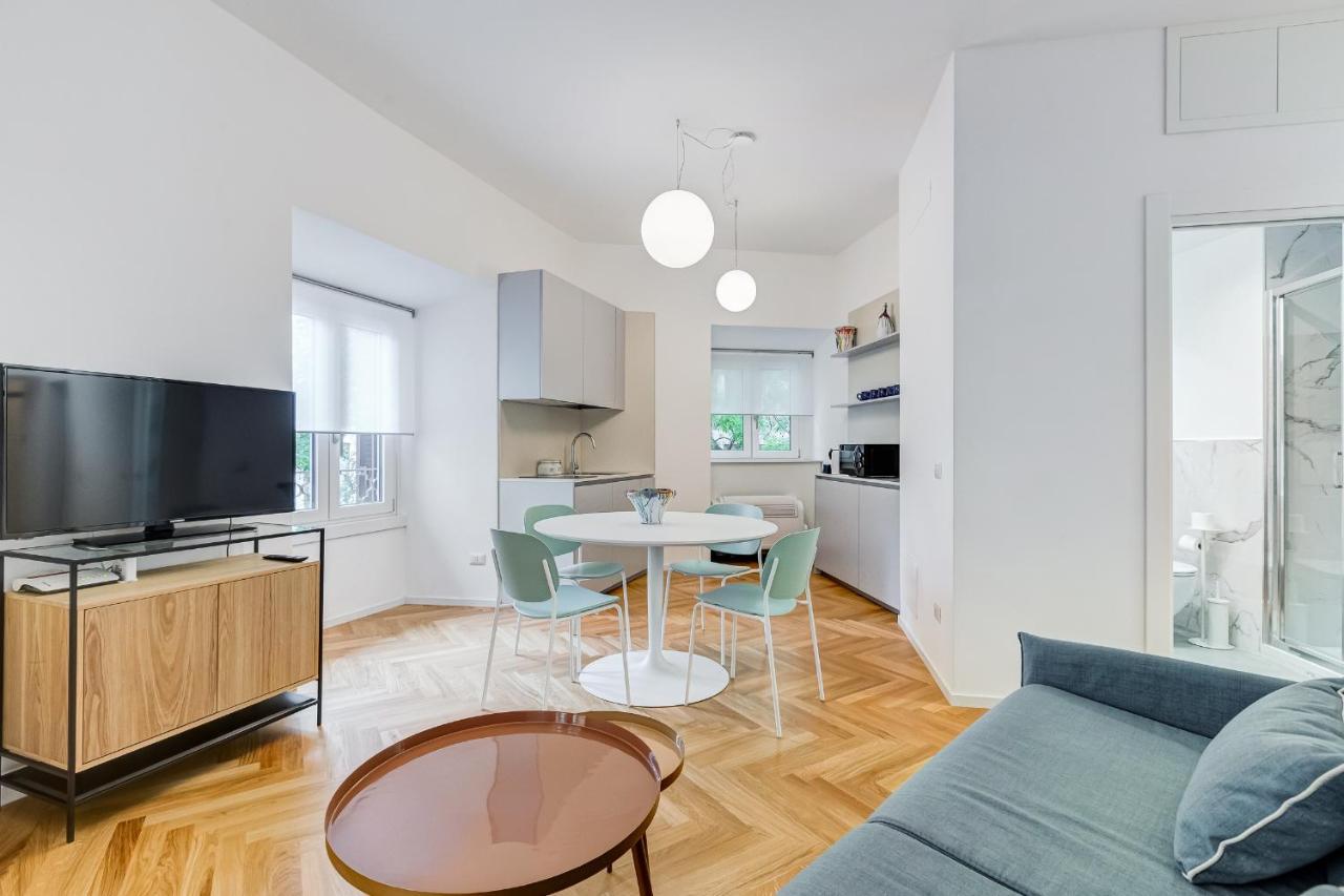 In The Heart Of The Apartment *