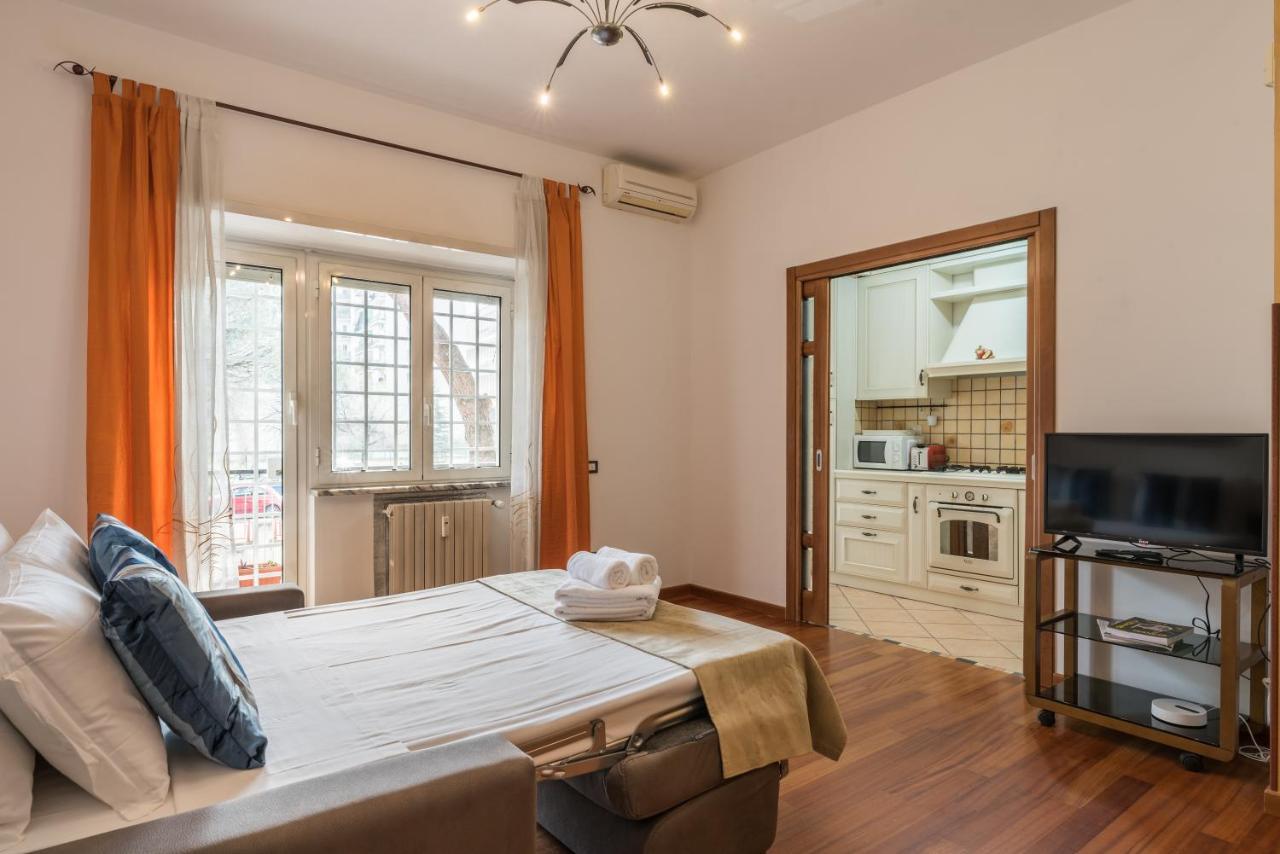 Apartment Bright 2 Bedroom And Balcony Rome
