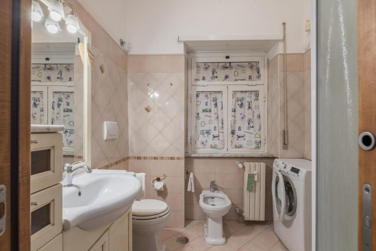 Bright 2 Bedroom And Balcony Apartment Rome