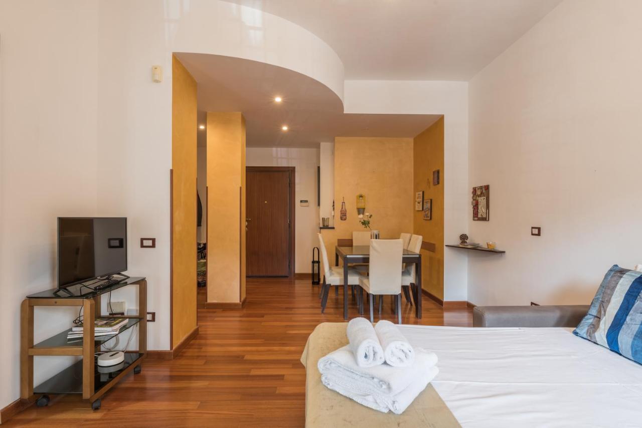 Apartment Bright 2 Bedroom And Balcony