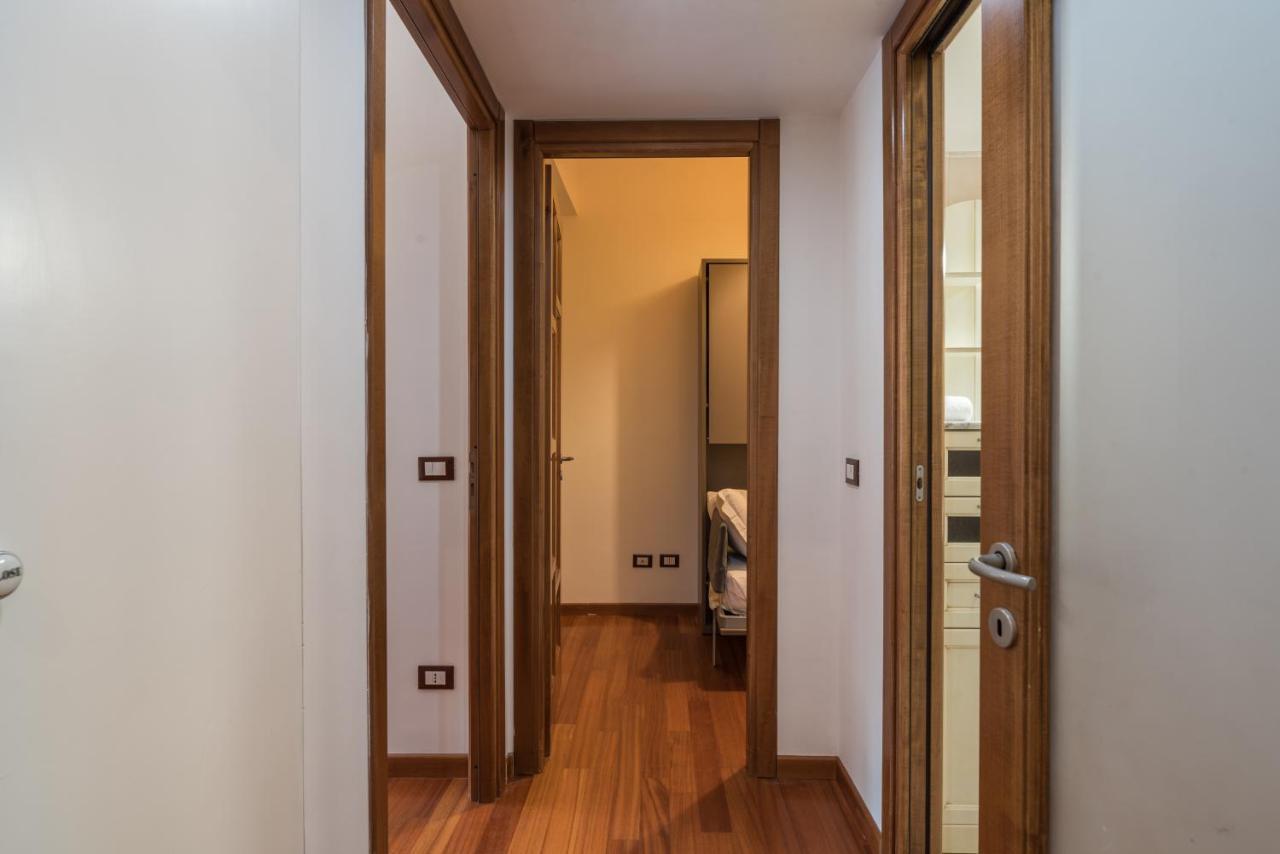 Bright 2 Bedroom And Balcony *