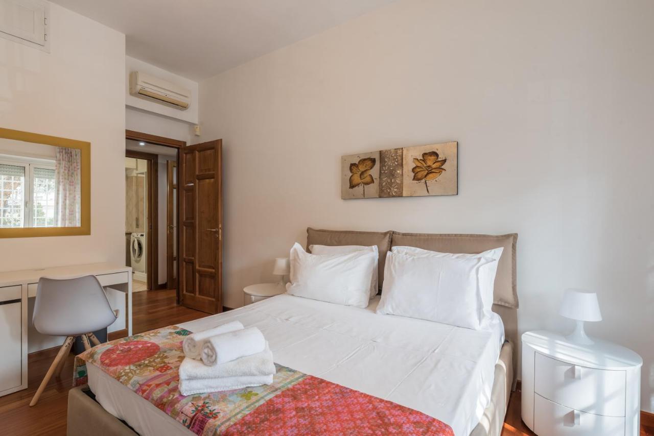 Apartment Bright 2 Bedroom And Balcony Rome